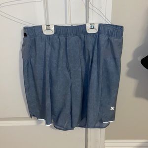 Men’s Lululemon 6in shorts with Lining